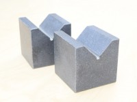 Granit-V-Würfel (2 Stück), DIN874/0, Accurata