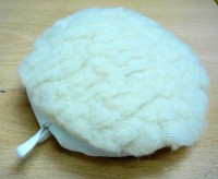 Polierende Scheibe BERÁNEK aus synthetischer Wolle  - 125 mm mit dem Schnürchen