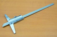 Analoger Tiefenmesser 200 mm/0,02mm DIN862